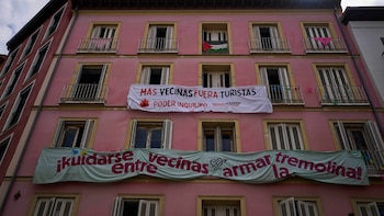 El muro invisible que Airbnb ha levantado en Madrid: reduce la llegada de nuevos vecinos a los barrios y bloquea a quienes no tienen un título universitario