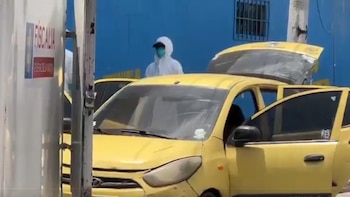 Encuentran el cuerpo de una mujer dentro de un taxi abandonado en Barranquilla