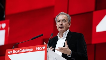 Vox pide al juez que retire el pasaporte a Zapatero por riesgo de fuga y de destrucción de pruebas tras su imputación