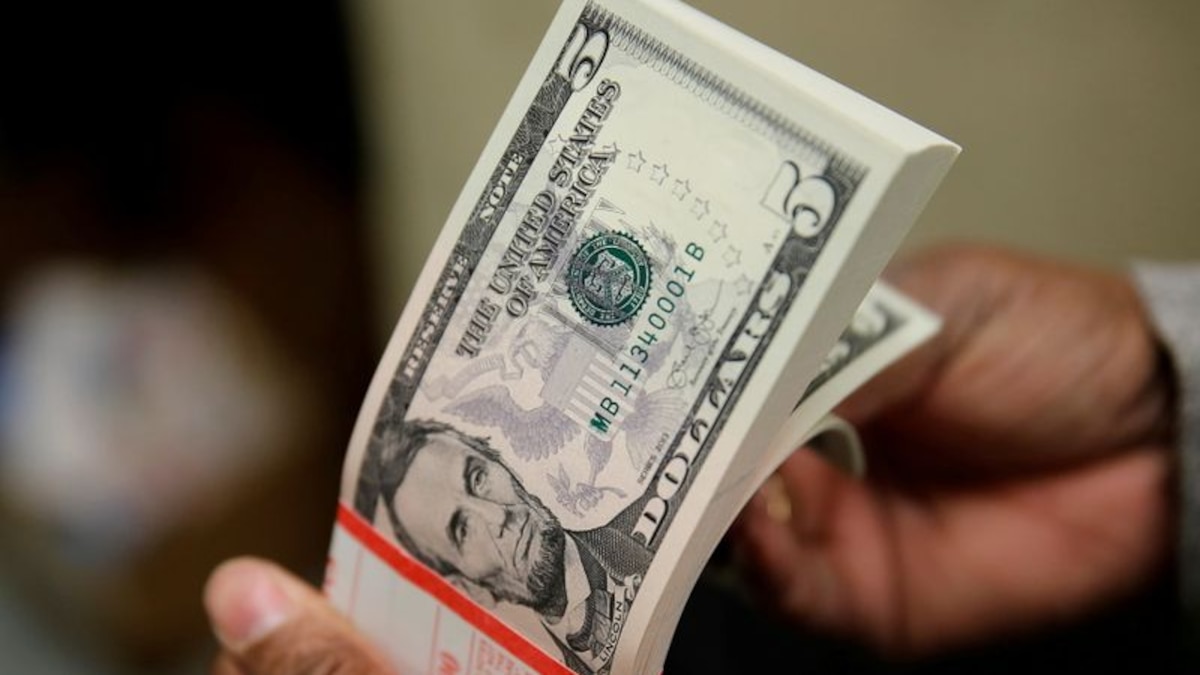 Anatomía de dos blanqueos: cuántos dólares ya ingresaron con Milei y cuáles fueron los resultados de Macri