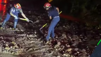 Derrumbe en el kilómetro 36 de la Ruta al Atlántico bloqueó una vía en Guatemala
