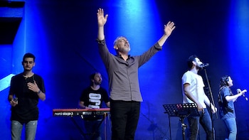 El pastor Osvaldo Carnival junto