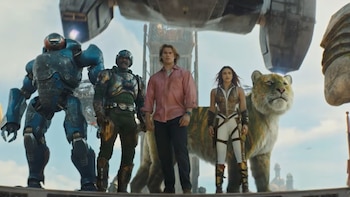 Dentro de Amos del Universo: cómo se construyó la adaptación que busca reinventar a la clásica franquicia