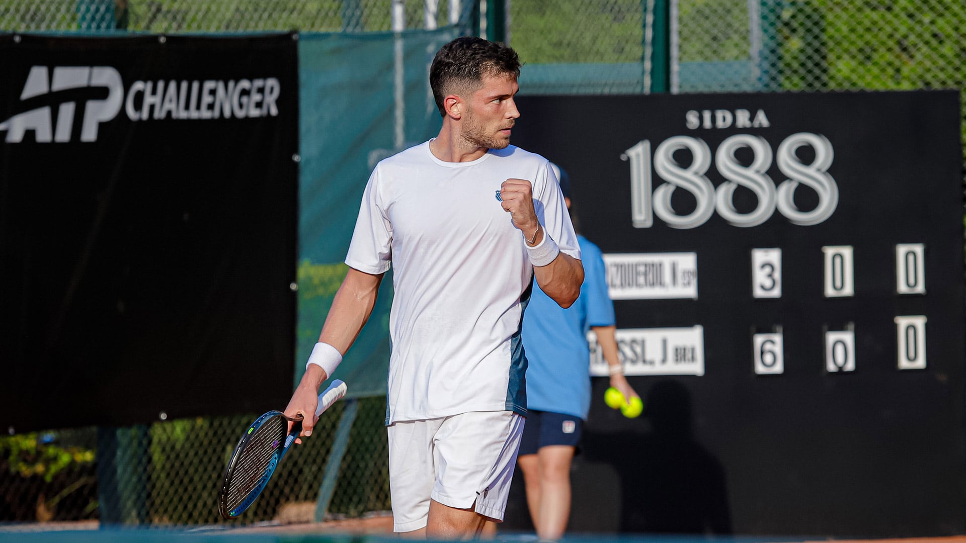Nikolas Sánchez Izquierdo, en acción durante su victoria en el AAT Challenger edición TCA (Crédito: Prensa AAT)
