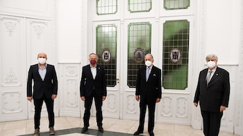 Con cruces internos, asumió Daniel