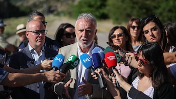 El ministro Torres, sobre si el PSOE se querellará contra Leire Díez: "Se actuará con toda la contundencia"