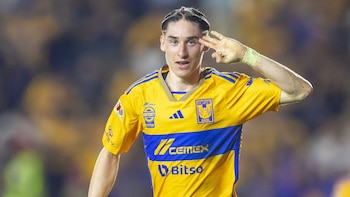 Marcelo Flores se aleja de