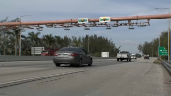 Los conductores que cruzan Alligator Alley pueden abonar el peaje con SunPass o E-ZPass en la Interestatal 75 de Florida