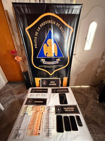 Dinero y celulares, entre otras