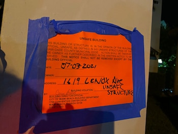 Cartel puesto por las autoridades