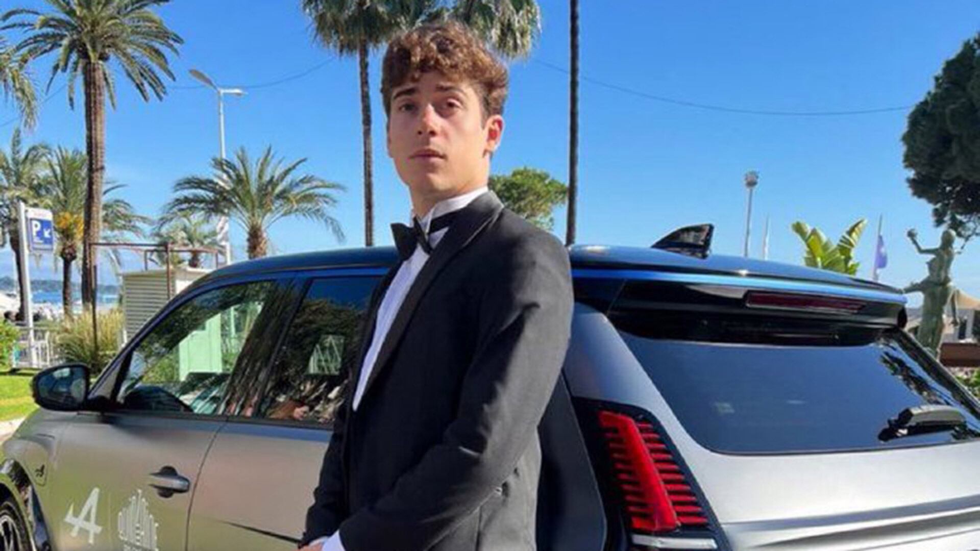 El piloto argentino lució un elegante esmoquin clásico en el Festival de Cannes, reafirmando su faceta como ícono de estilo