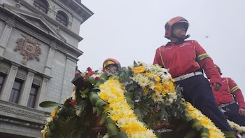 Los restos de Juan Francisco Solórzano Foppa reciben homenaje público en la Plaza de la Constitución