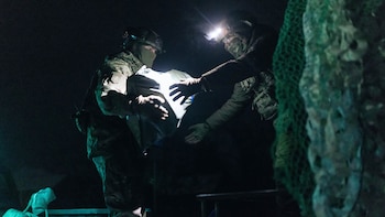 El ejército ucraniano evoluciona bajo presión, con nuevas unidades que desafían el legado soviético