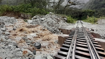 Autoridades supervisan falla geológica en