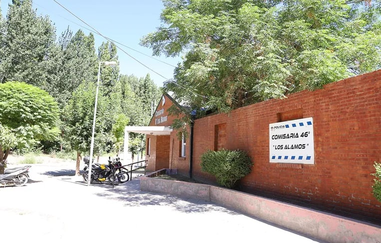 El sospechoso fue trasladado a la Comisaría 46 de Plottier, donde quedó demorado a disposición de la Fiscalía