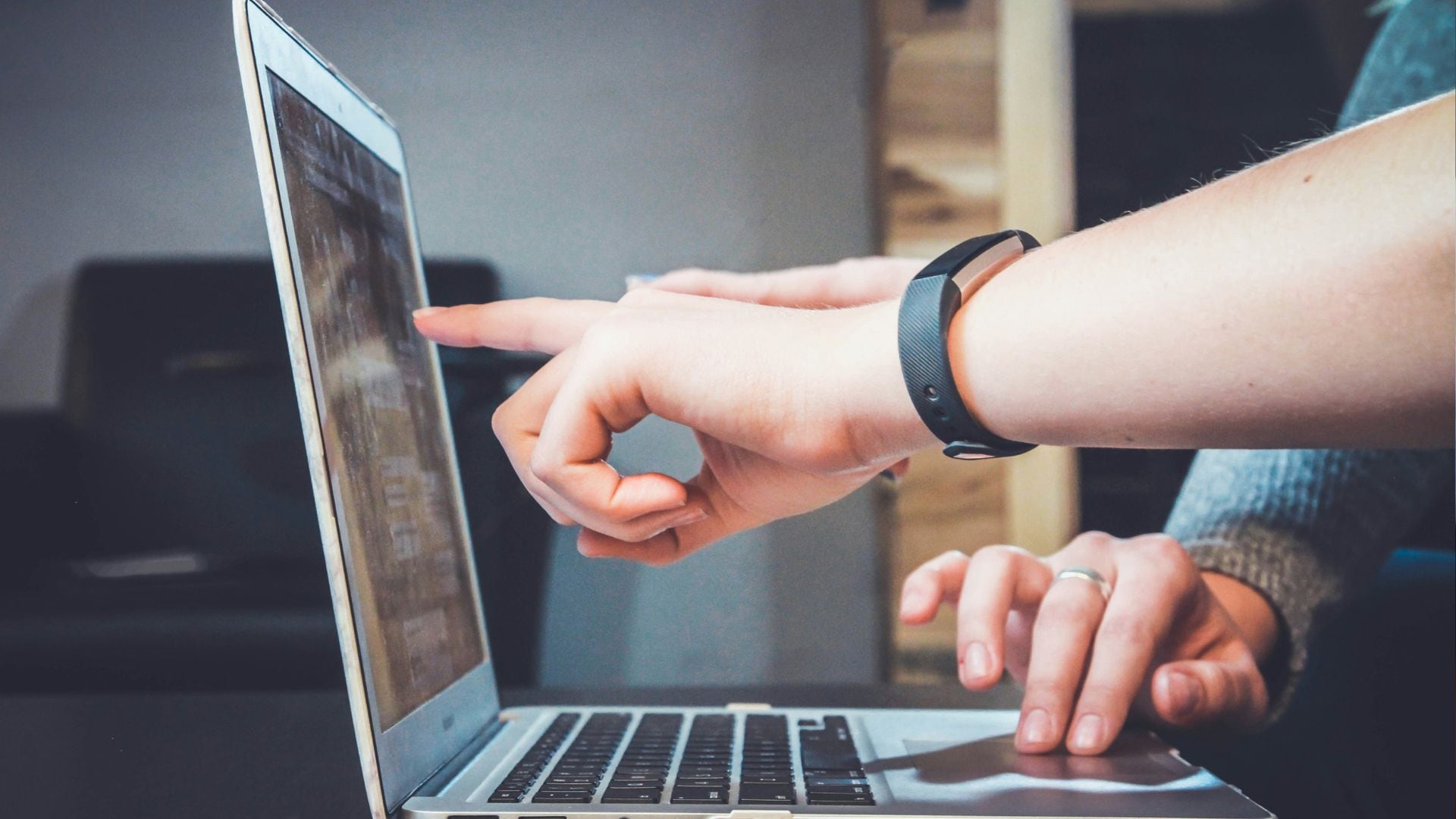 En Argentina, el 63% de los trabajadores cree que la inteligencia artificial contribuye a mejorar la organización del trabajo y la eficiencia en la ejecución de tareas (Foto: Ufasa)