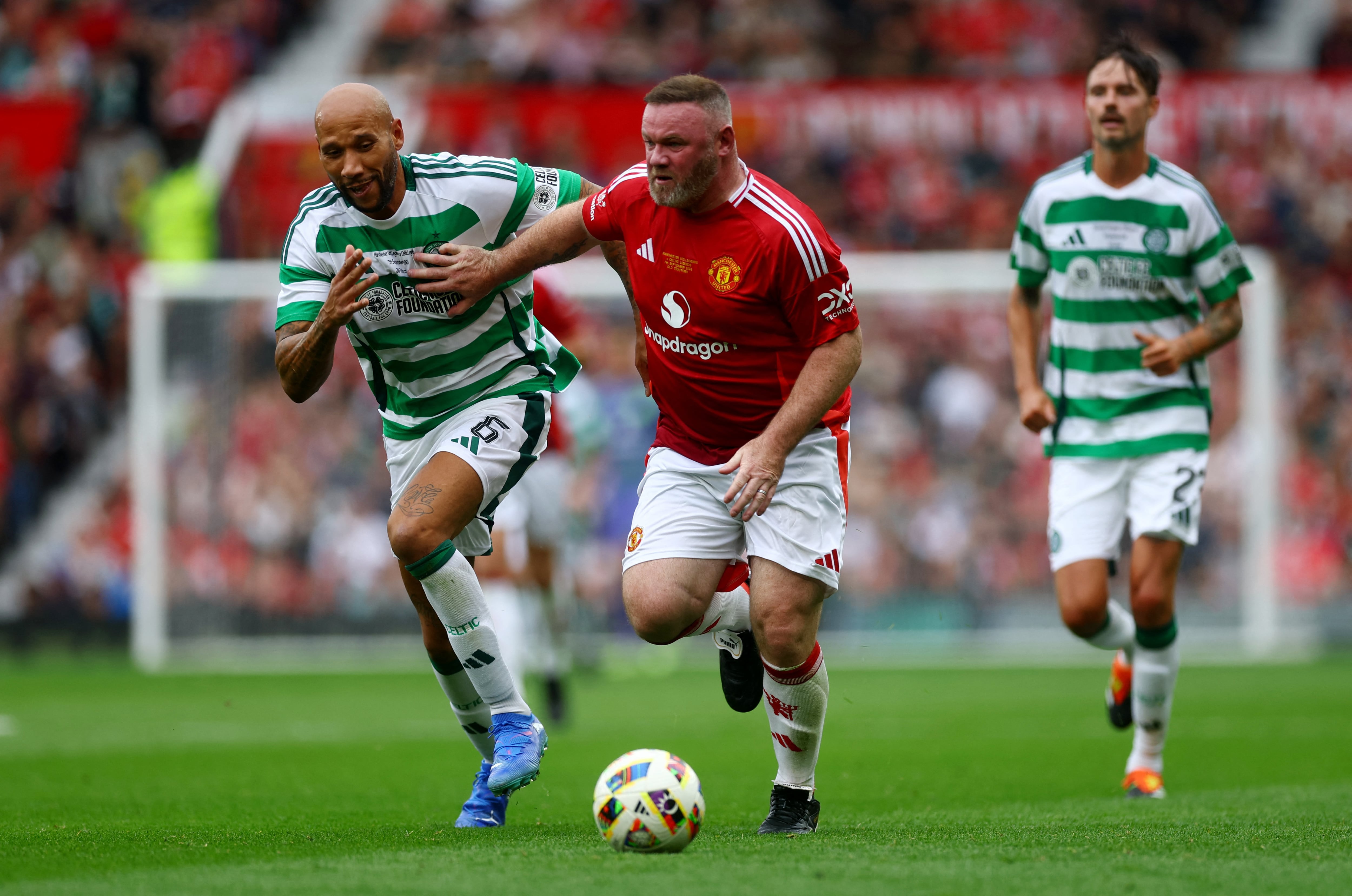 Wayne Rooney siempre se mantuvo en el ámbito público como entrenador, invitado en televisión y como futbolista en partidos a beneficio (Images via Reuters/Lee Smith)