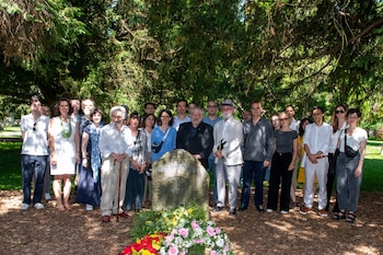 El grupo que homenajeó a Borges en Ginebra a 40 años de su muerte.