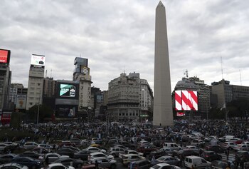 Cientos de personas reclaman en