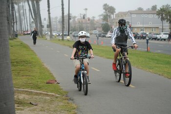 Los ciclistas recorren Huntington City