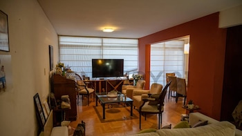 Manuel Adorni puso en venta su departamento de La Plata y pide 95.000 dólares