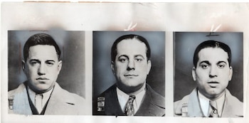 Fotografía de tres hombres en retratos estilo ficha policial. Todos miran al frente con expresiones serias, vestidos con trajes de época