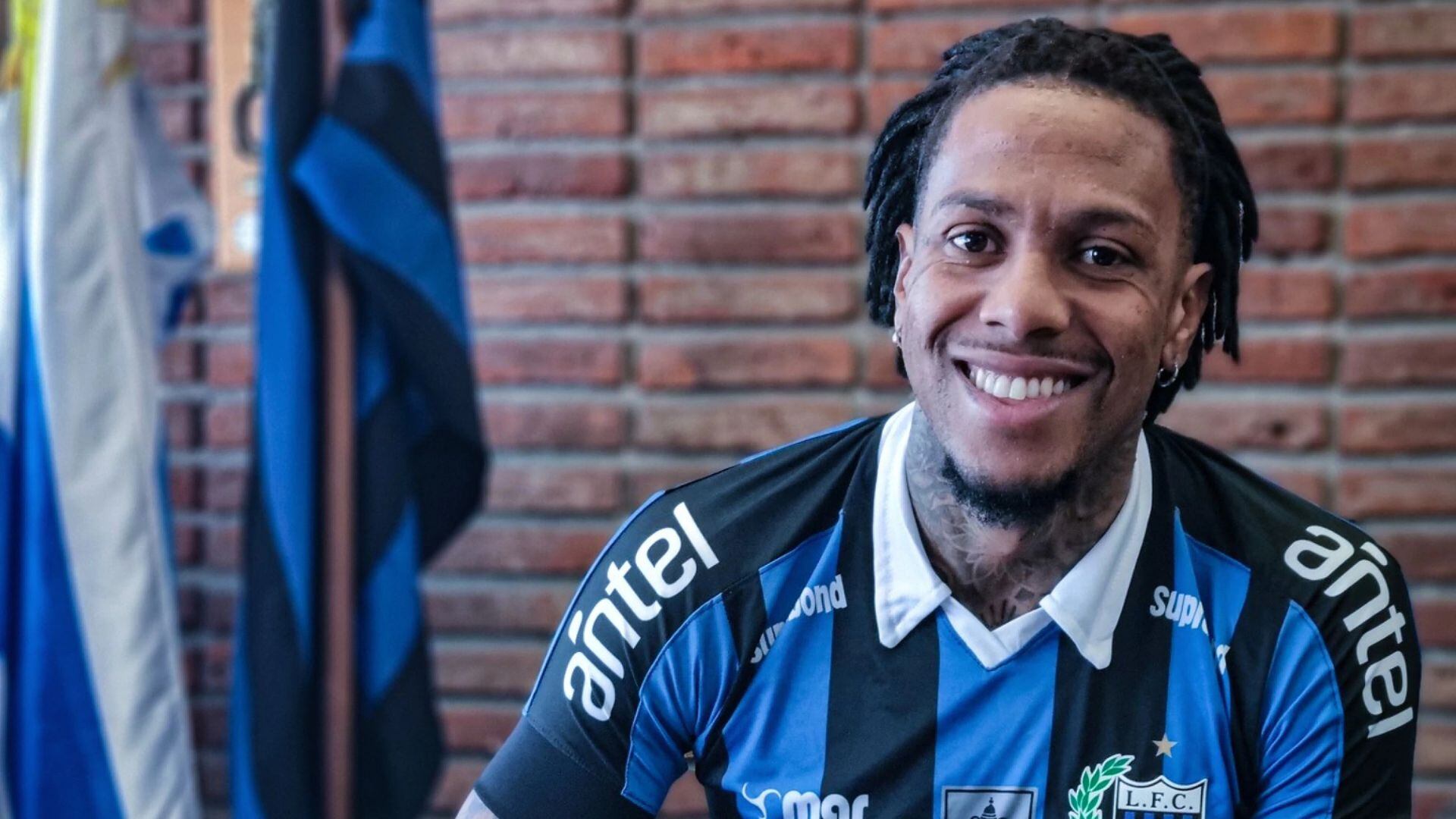 Abel Hernández, en disputa de los tres grandes del Perú; su agente afirma existencia de contacto con Alianza Lima