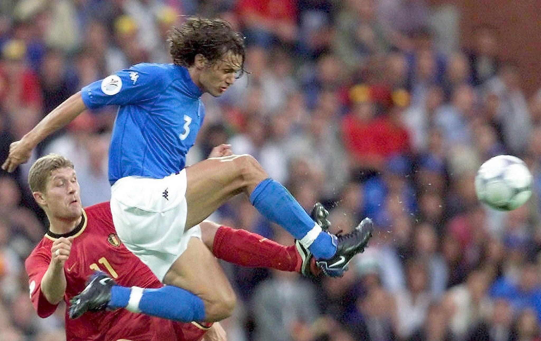 Paolo Maldini es considerado uno de los defensores más sólidos y elegantes del fútbol (EPA/MICHELE LIMINA)