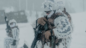 Tropas españolas y de 13