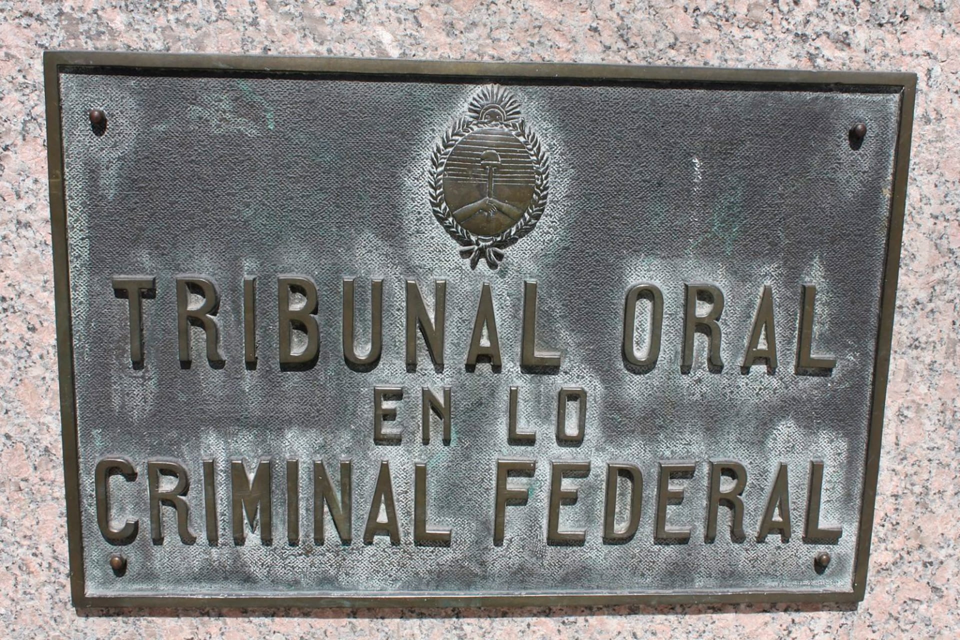 Los jueces Sergio Carraro, Celeste Minniti y Pablo Ruiz Staiger presidieron la audiencia del juicio abreviado en la capital provincial. (Gentileza: CLG Noticias)