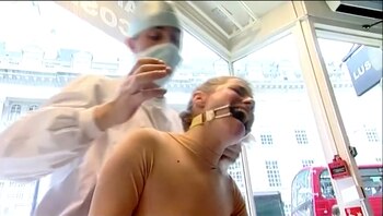 La arrastraron con una cuerda