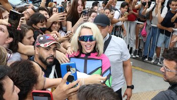 Acompañada de guardaespaldas, la estrella