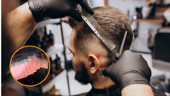 Peluquero trabajando y bolsitas de