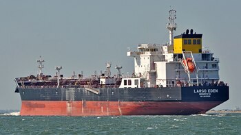 Imagen de la embarcación Largo Edén, con IMO 9935909, que está anclada en el puerto de Arica (Foto: Maritime Optima)