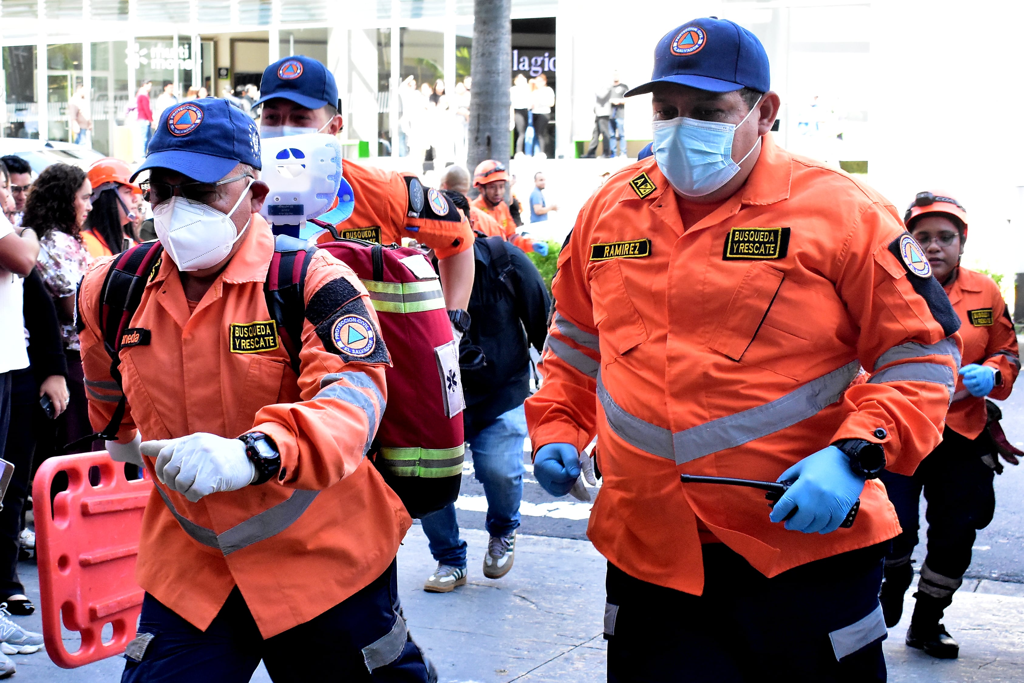 Instituciones gubernamentales, empresas y sectores clave de El Salvador ejecutaron hoy protocolos de salida de emergencia durante la jornada nacional de reducción de riesgos (Infobae Centroamérica/Emerson Del Cid).