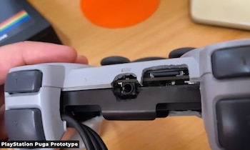 El dispositivo de Sony se conectaba al televisor por cable RCA o compuesto y funcionaba con cuatro pilas AA.