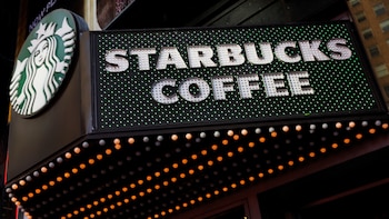Starbucks retira en toda Norteamérica su herramienta de inteligencia artificial que automatizaba el conteo de inventario