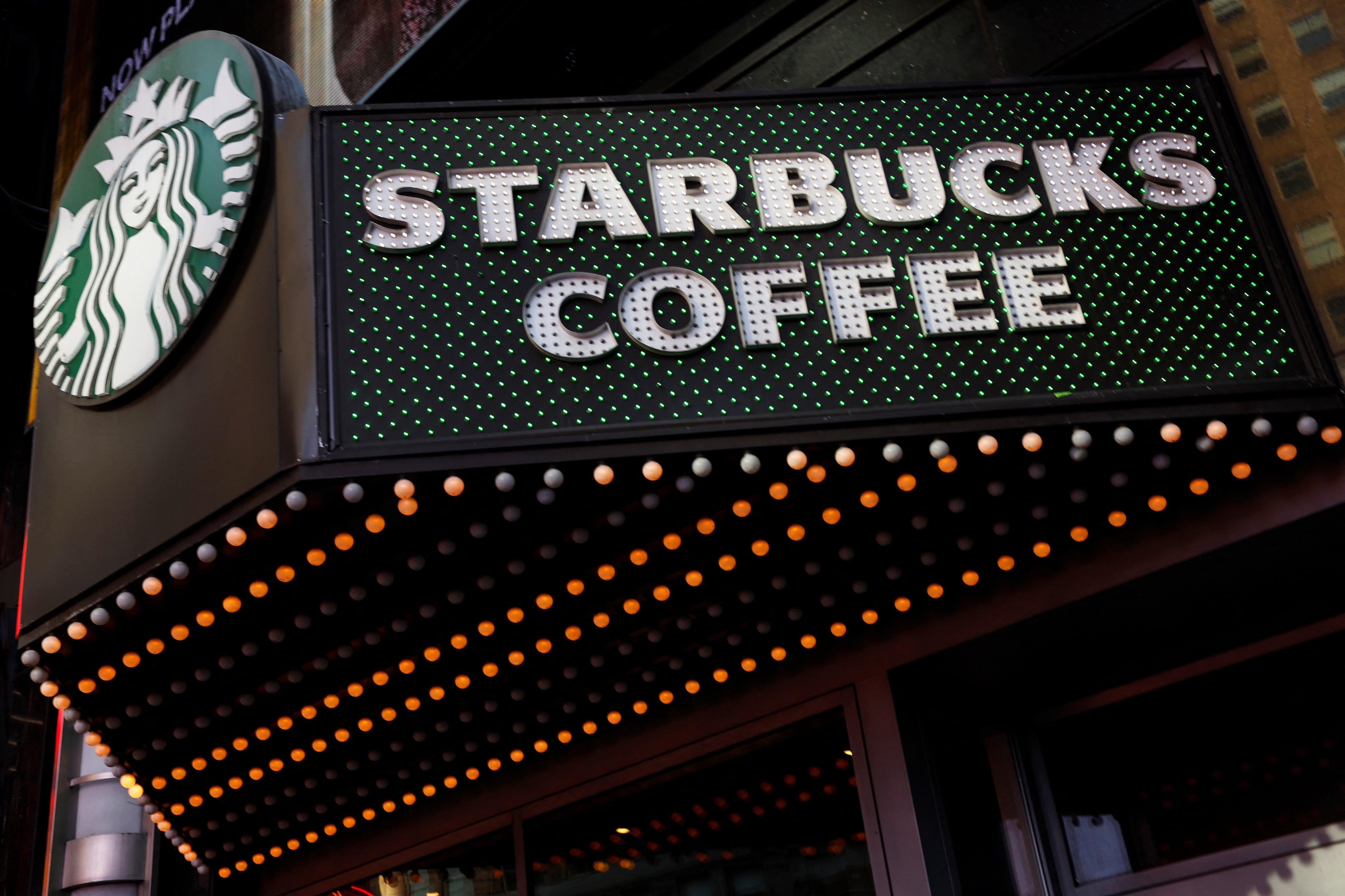 Starbucks canceló su programa de inteligencia artificial para el conteo automatizado de inventario en sus tiendas de Norteamérica tras nueve meses de uso (REUTERS/Shannon Stapleton)