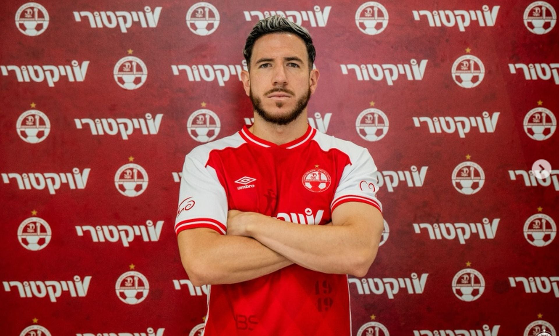 Adrián Ugarriza fue titular en su estreno con Hapoel Beer Sheva, pero no pudo celebrar. El delantero peruano tuvo una ocasión clara y dejó el campo a los 62 minutos sin marcar. (Instagram)