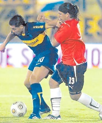 En un Boca-Independiente, marcando a