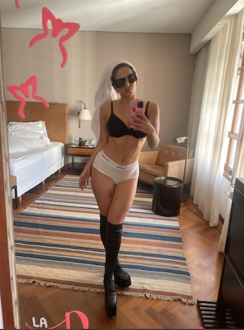 Rosalía abanconó México rumbo a