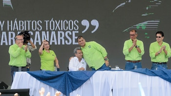 Rafael Correa junto a Lenín