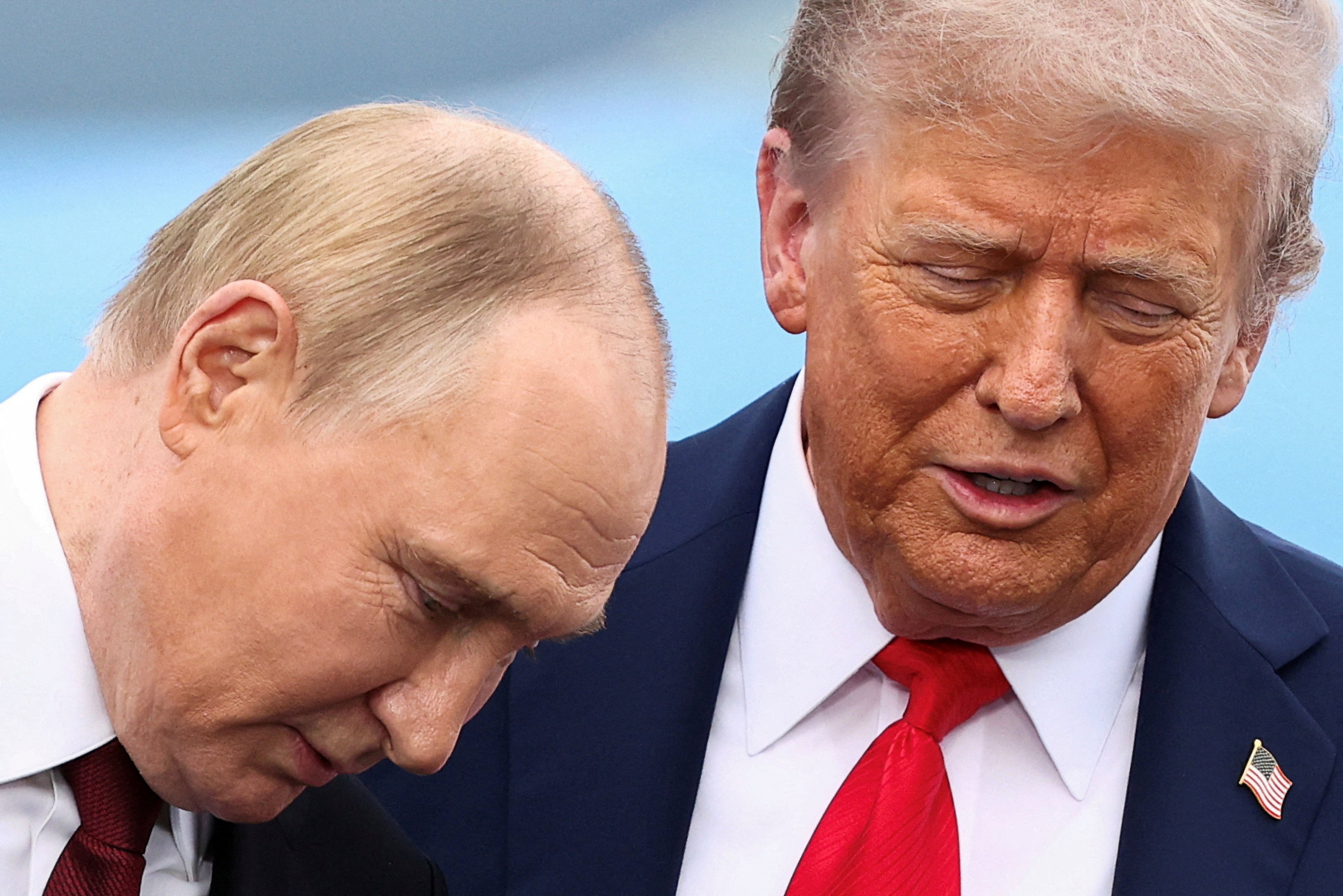 El Kremlin afirmó que una cumbre entre Vladimir Putin, Donald Trump y Volodimir Zelensky solo se celebrará si existe un acuerdo para poner fin a la guerra entre Rusia y Ucrania. (REUTERS/Kevin Lamarque/Archivo)