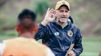 Miguel Rondelli cuestionó el gramado