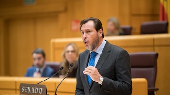 VÍDEO: Puente denuncia la "quiebra" del pacto de la Transición y reivindica al PSOE como "sostén de la monarquía"