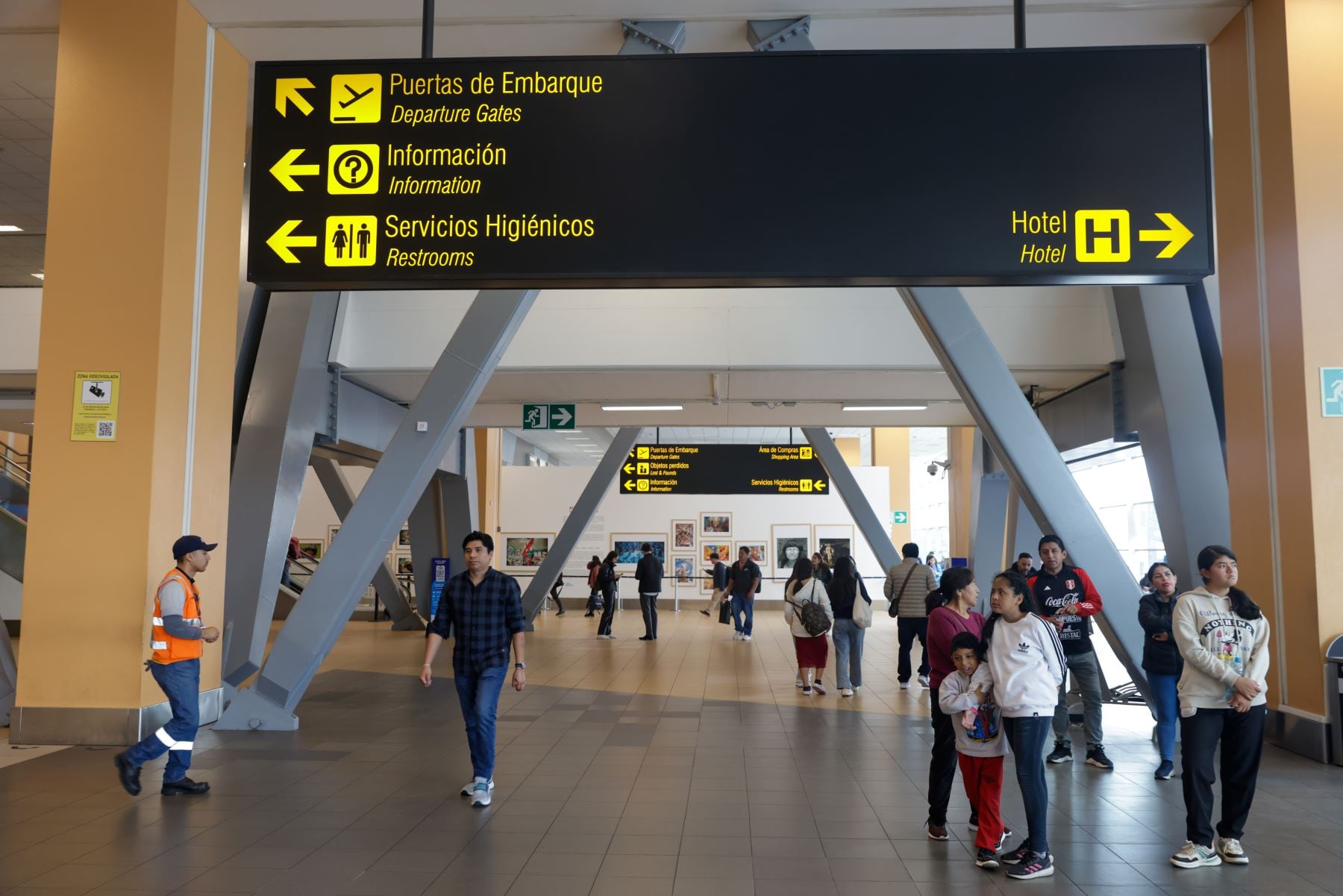 Cobro de TUUA internacional debuta entre confusión y quejas: pasajeros aseguran no haber sido informados del pago obligatorio