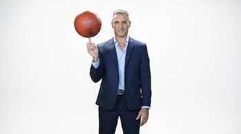 Alejandro Montecchia es uno de los comentaristas de la NBA para HBO Max y TNT Sports. El ex base de la Generación Dorada aportará su experiencia en las transmisiones