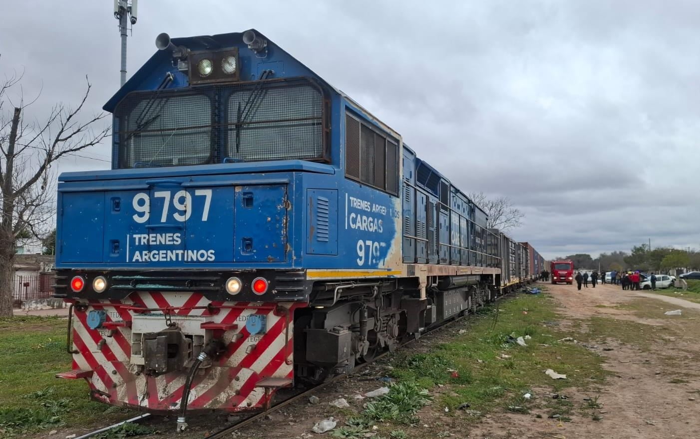 La Policía de Córdoba y la Subdirección General de Bomberos participaron del operativo de rescate e investigan las circunstancias de la colisión (Crédito: Policía de Córdoba)