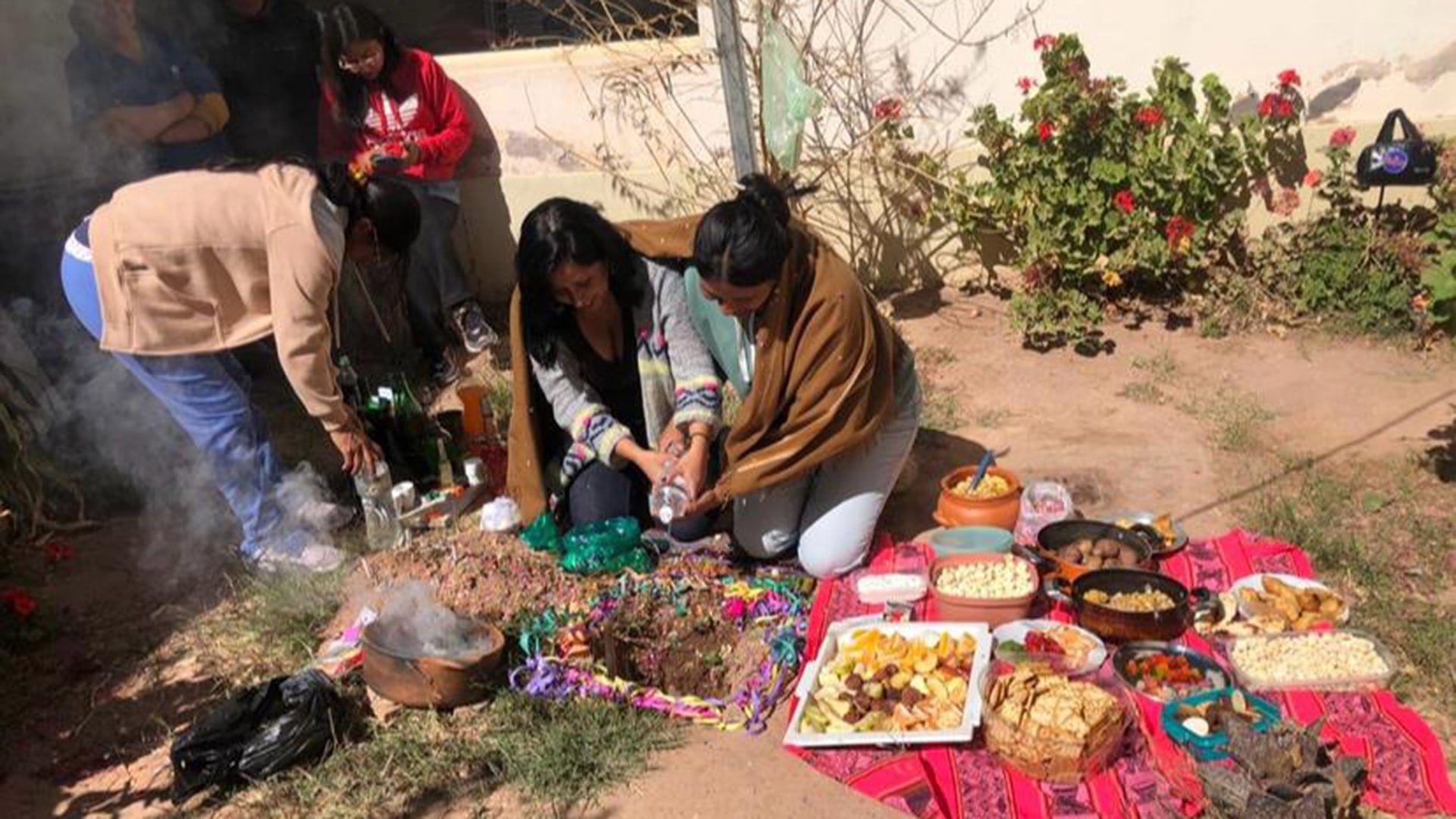 Durante la ofrenda a la Pachamama, en agosto pasado