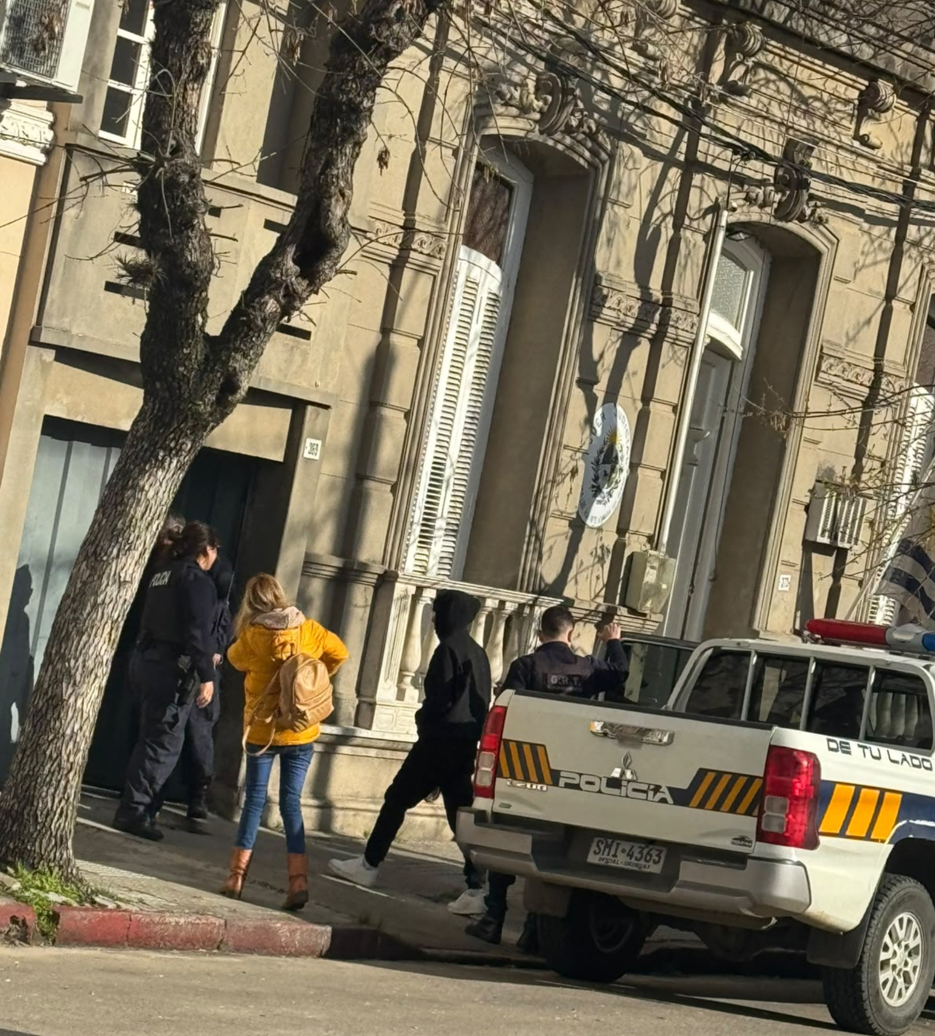 El joven que mató a mujer de 69 años y confesó el crimen llega a audiencia en Uruguay (Tv Florida)